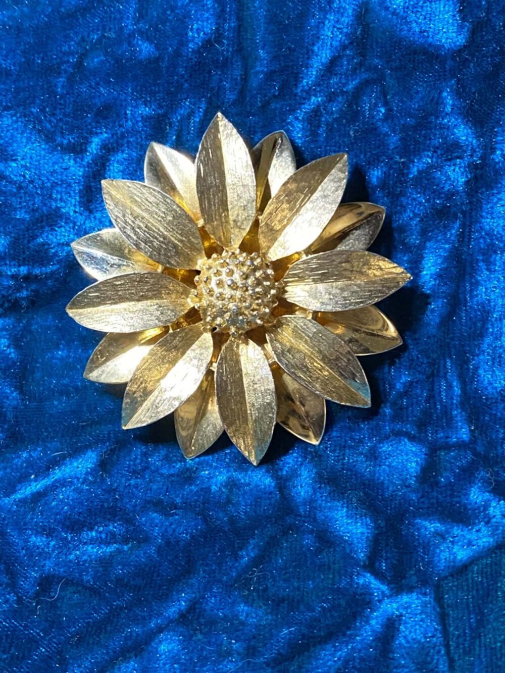Vintage Sarah Coventry Satin Petals Gold tone Sun Flower Brooch